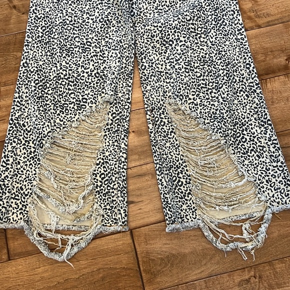 POL Chetah Wide Leg Destroyed Hem Jeans - Picture 5 of 13